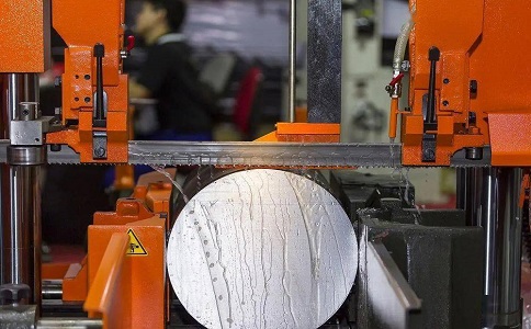 兰州立式金属带锯床切削出现跑带故障解决方法！